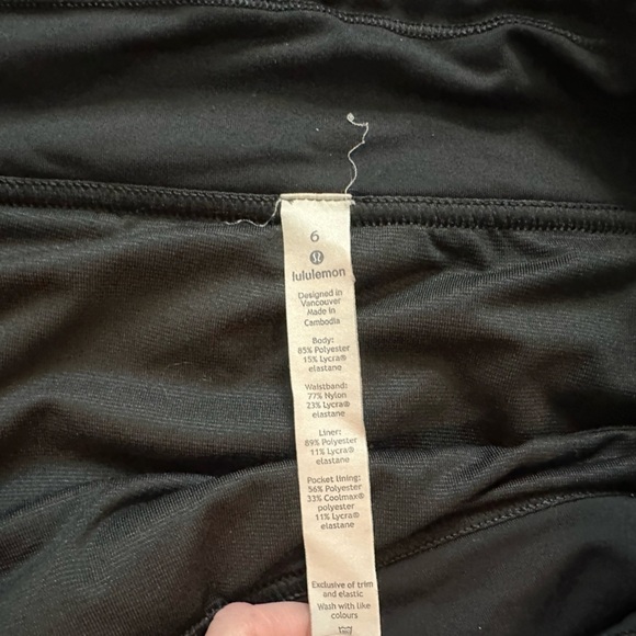 Lululemon athletica women’s shorts size 6. VGUC. Black athletic shorts - Picture 6 of 6